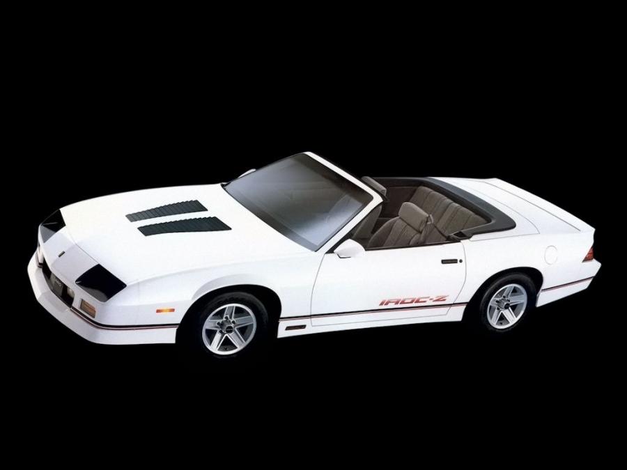  Chevrolet Camaro IROC-Z Convertible 1988 года  (фото 5 из 18)